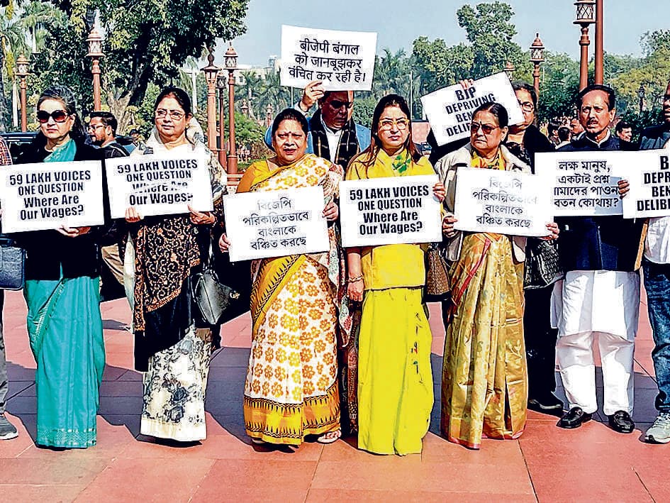 तृणमूल के सांसदों ने नयी दिल्ली में किया विरोध प्रदर्शन