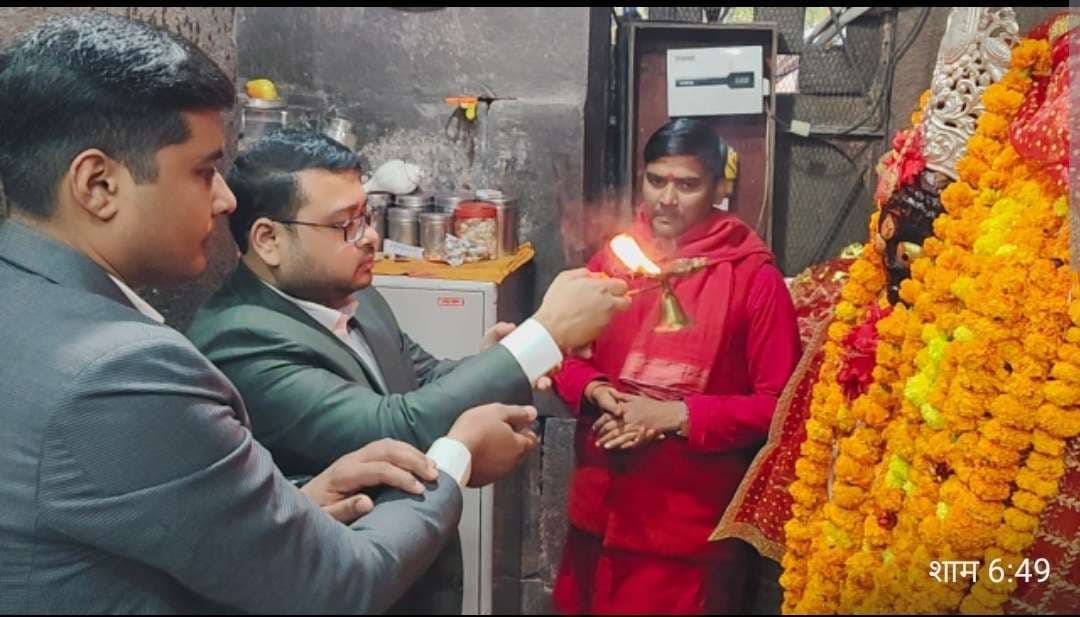 जिले की कमान संभालने के बाद नये डीएम ने माता मुंडेश्वरी का लिया आशीर्वाद