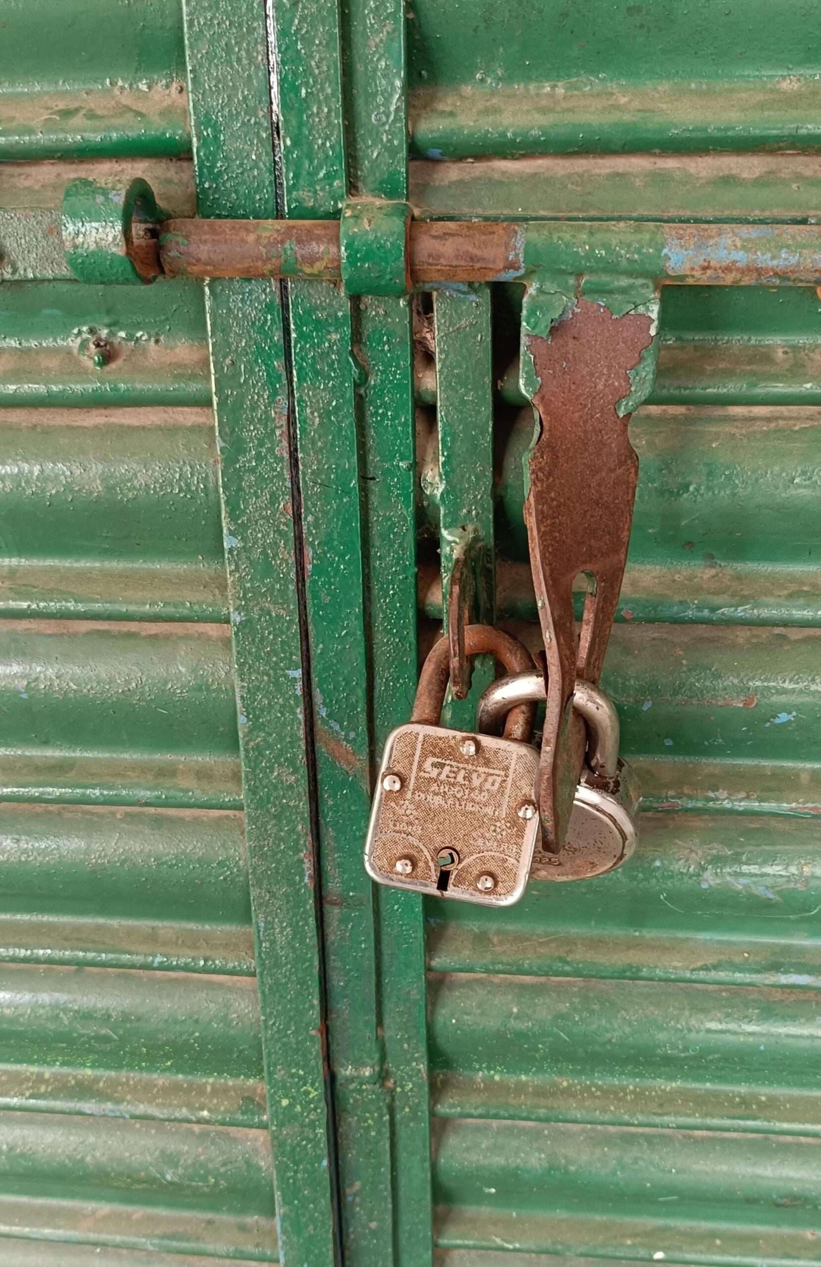 नारायणपुर विद्यालय में ताला तोड़कर कई सामान की चोरी