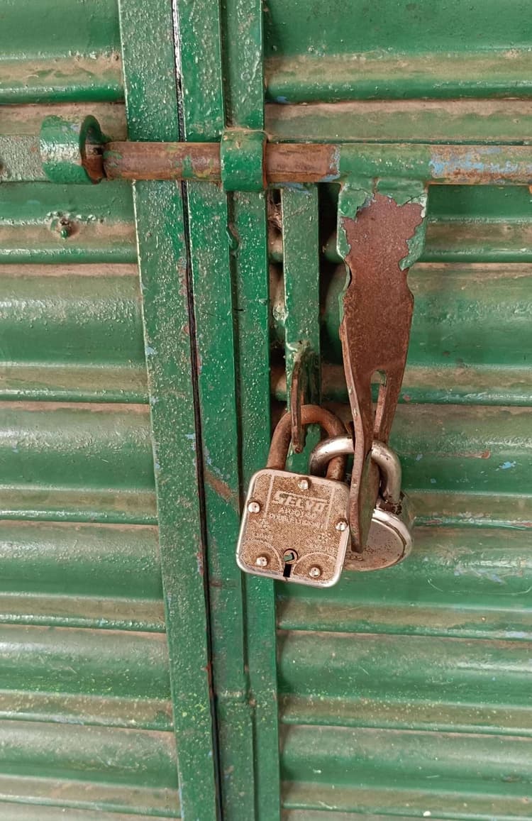 नारायणपुर विद्यालय में ताला तोड़कर कई सामान की चोरी