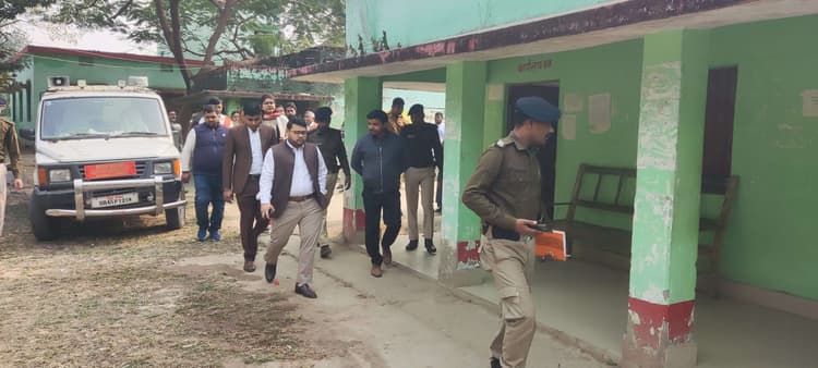 प्रखंड सह अंचल कार्यालय का डीएम ने किया दौरा