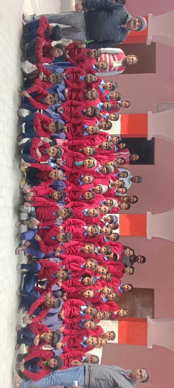 Samastipur : स्कूली बच्चों के बीच गर्म कपड़े बांट मनाया जन्मदिन