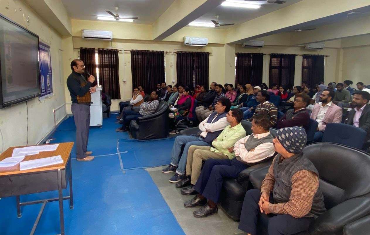 अनुशासन व समस्या-समाधान ही सफलता की कुंजी : प्रो. मनोज