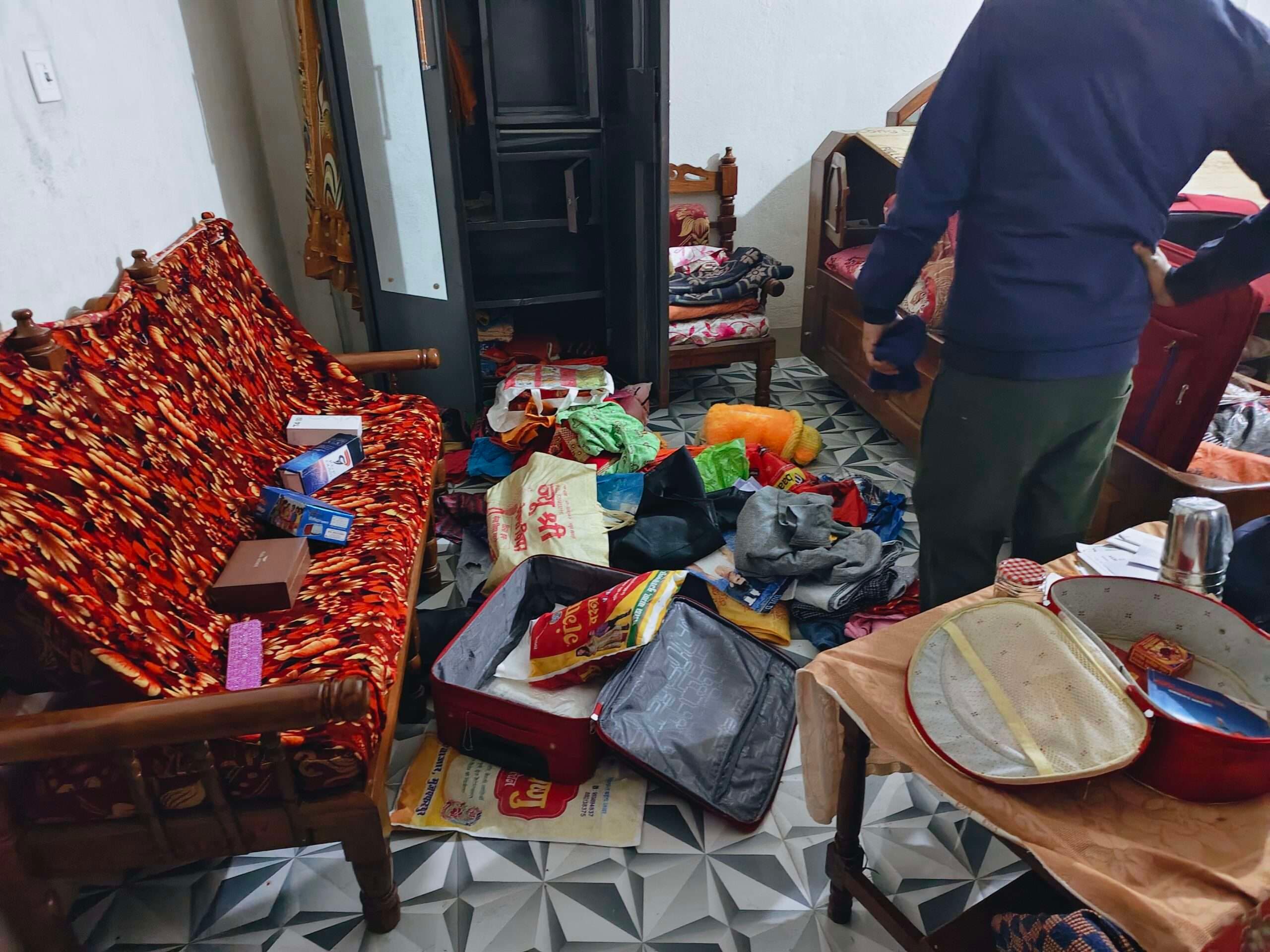 hajipur news. दो घरों से 55 हजार नकद, जेवरात व अन्य सामान की चोरी