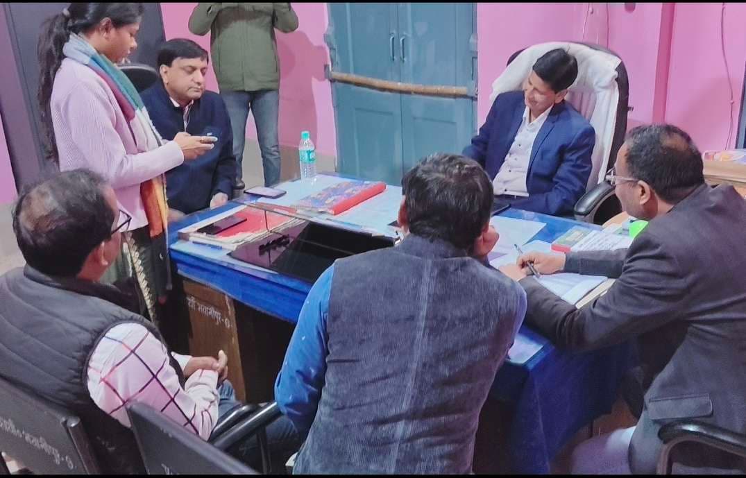 तय समय में बनायें हेल्थ एंड वेलनेस सेंटर : डीडीसी