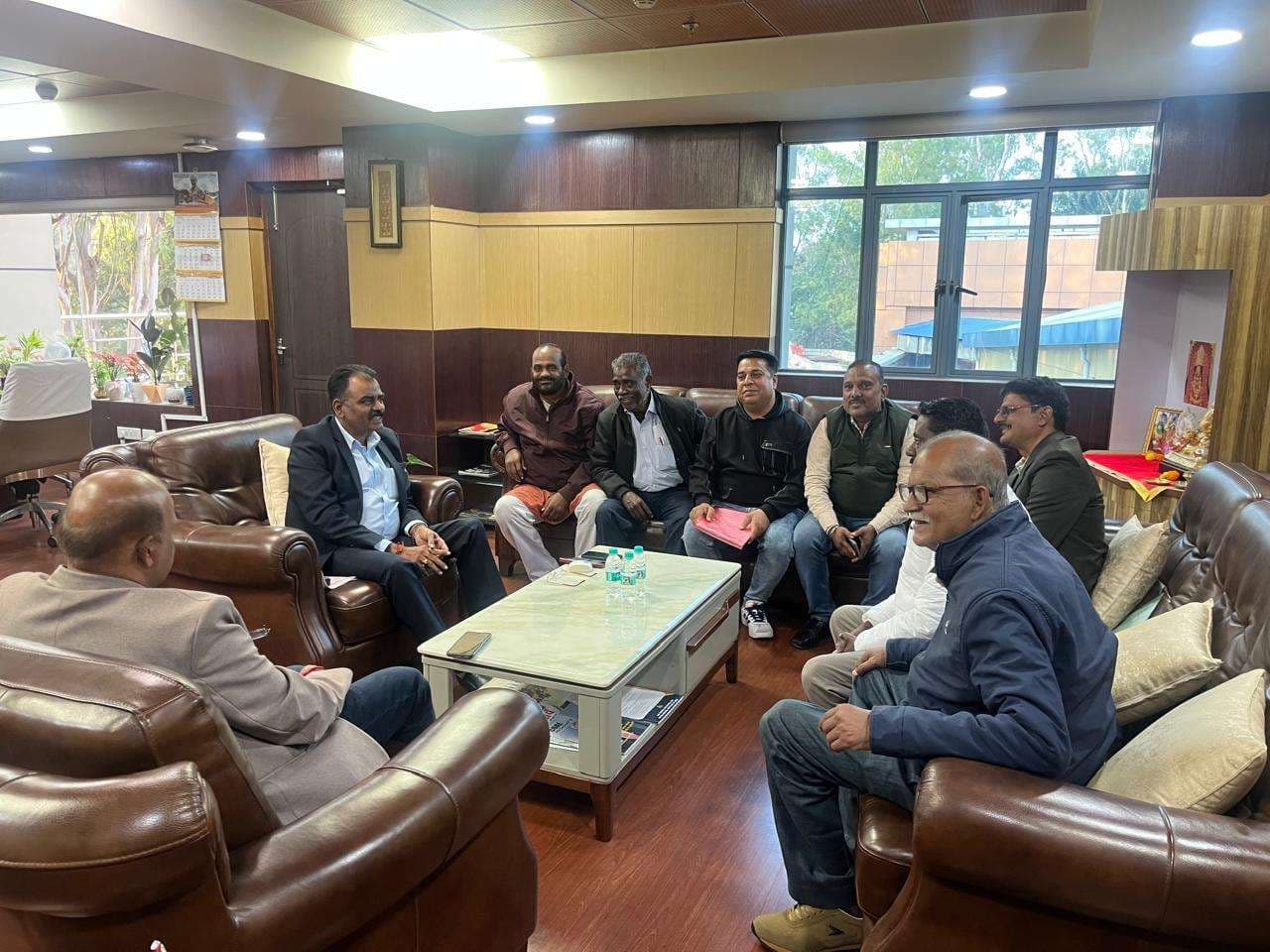 समस्याओं को लेकर यूनियन प्रतिनिधिमंडल सीएमडी से मिला
