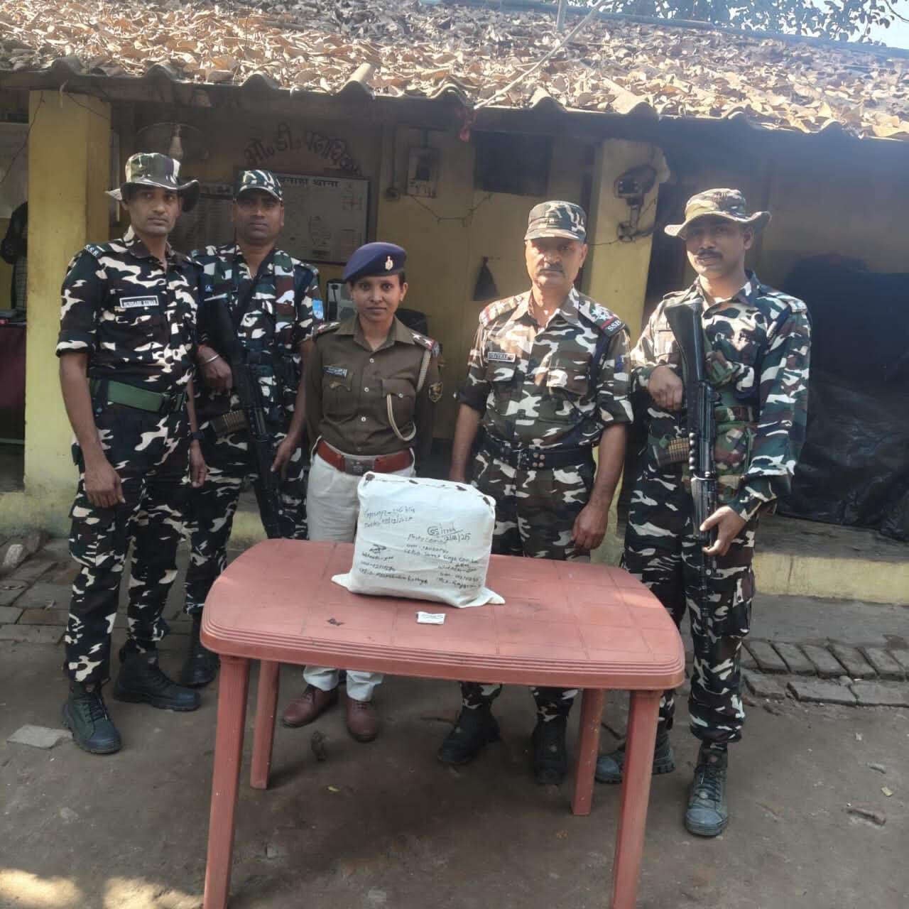 छह किलो गांजा बरामद