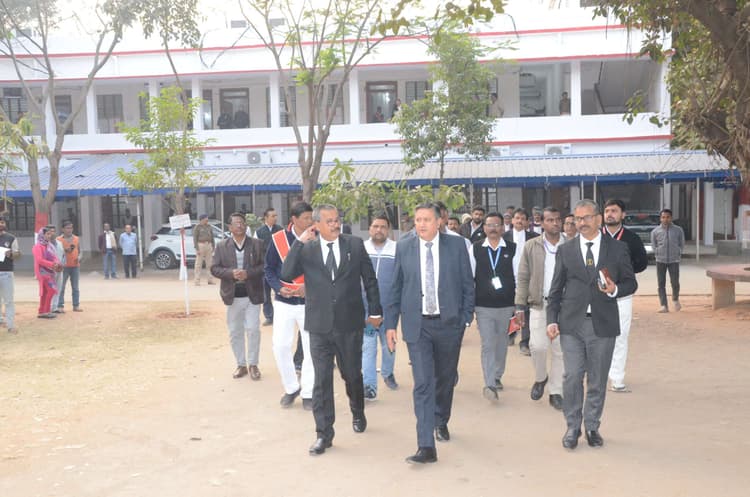 Deoghar News : झारखंड के मुख्य न्यायाधीश ने देवघर सिविल कोर्ट का किया निरीक्षण