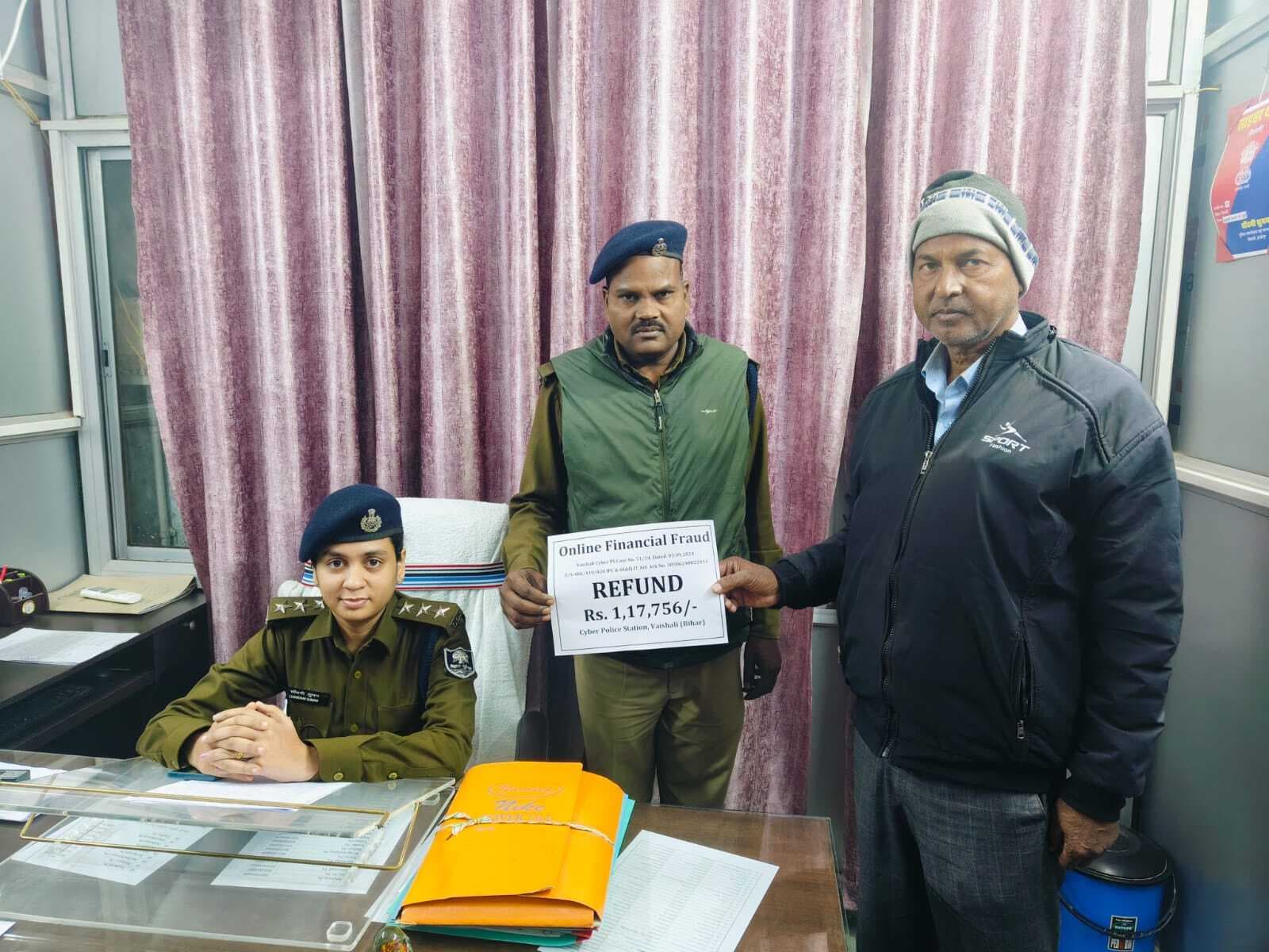 hajipur news. साइबर ठगी के शिकार को पुलिस ने वापस कराया 1.18 लाख रुपये