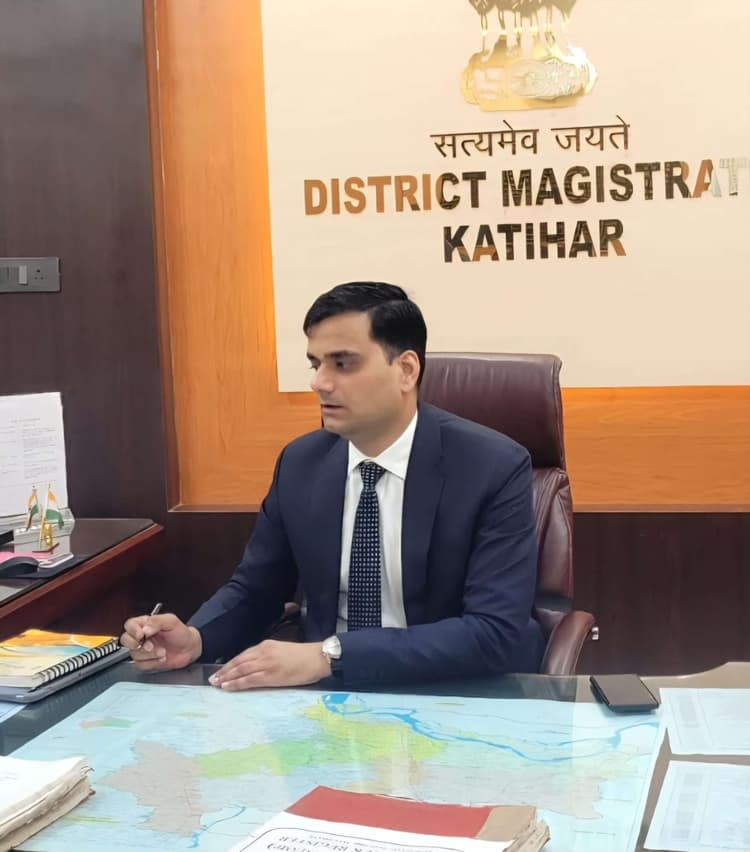 नये डीएम के सामने होंगी कई चुनौतियां, लोगों की भी हैं अपेक्षाएं