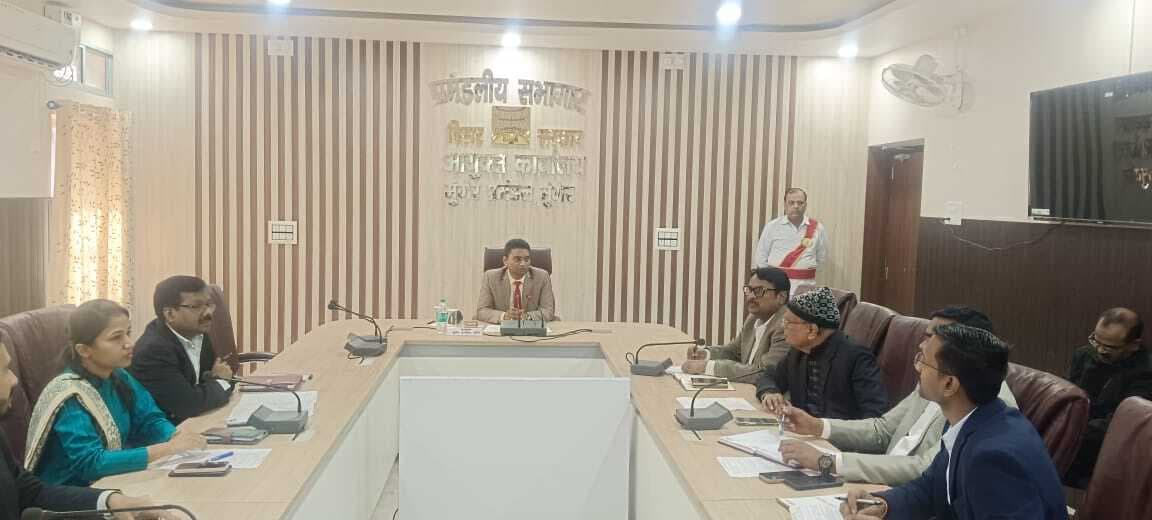 पुस्तकालय में पाठकों के पढ़ने का समय दो पाली में करने पर लिया गया प्रस्ताव