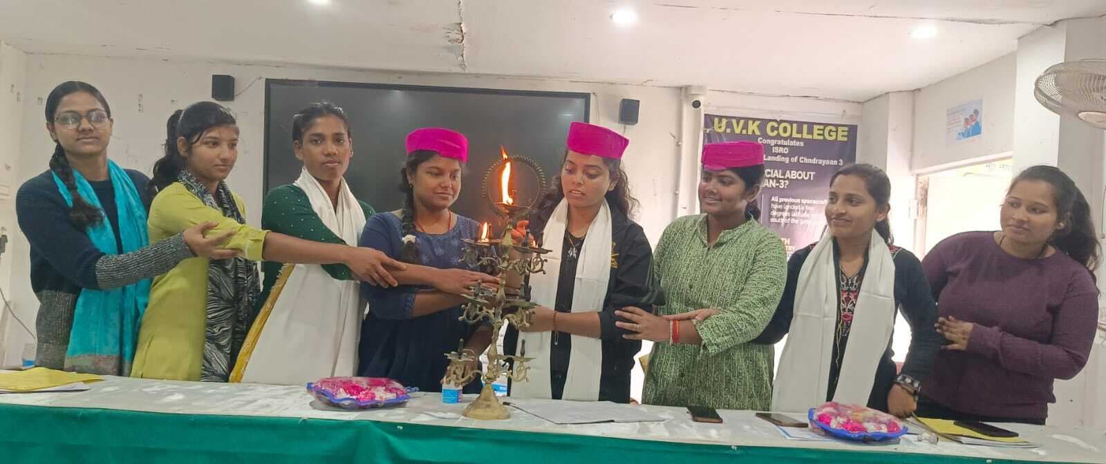 छात्र-शिक्षक संगोष्ठी में शैक्षणिक व प्रशासनिक व्यवस्था के सुदृढ़ पर हुई वार्ता