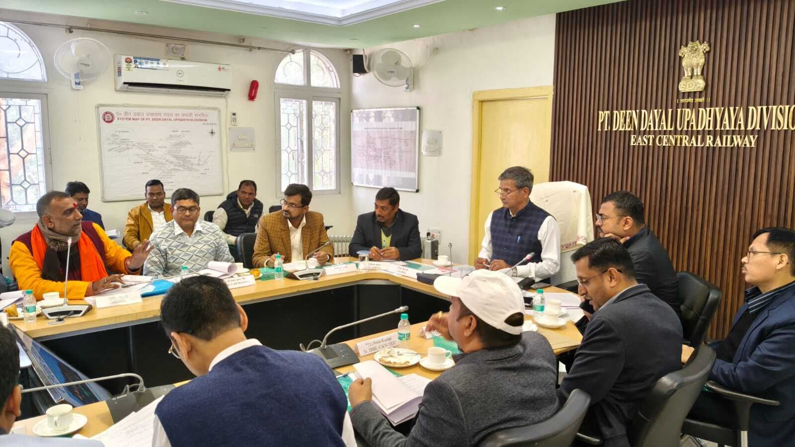 डीआरएम की रेलवे कर्मचारी एसोसिएशन के साथ हुई विशेष बैठक