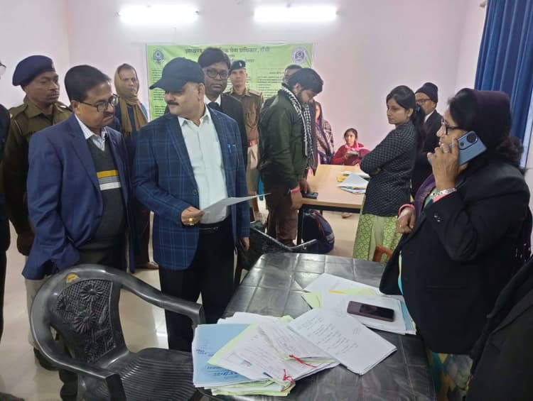 Deoghar news : विशेष मध्यस्थता अभियान में सुलह के आधार पर 16 मामलों का निष्पादन