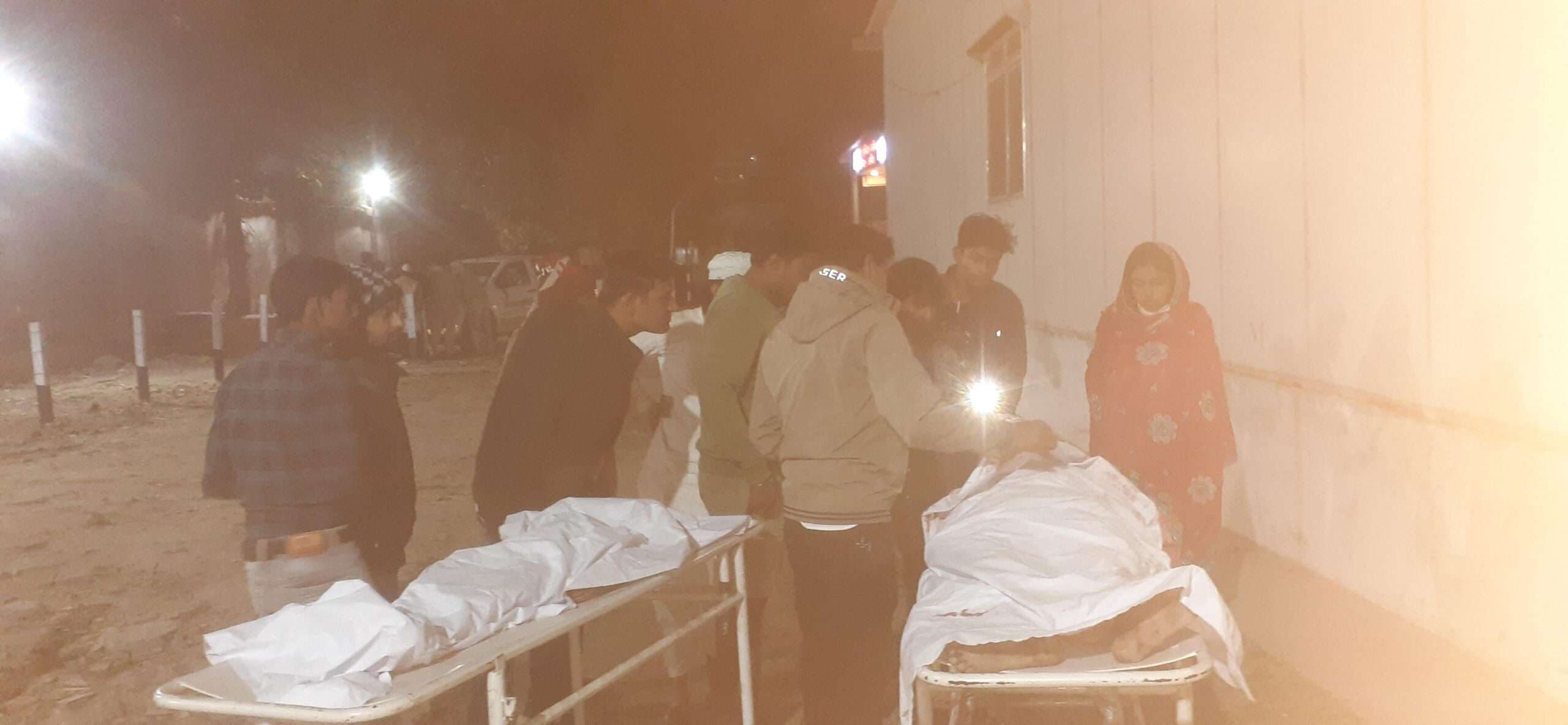 बाइक के धक्के से नानी व नाती की मौत