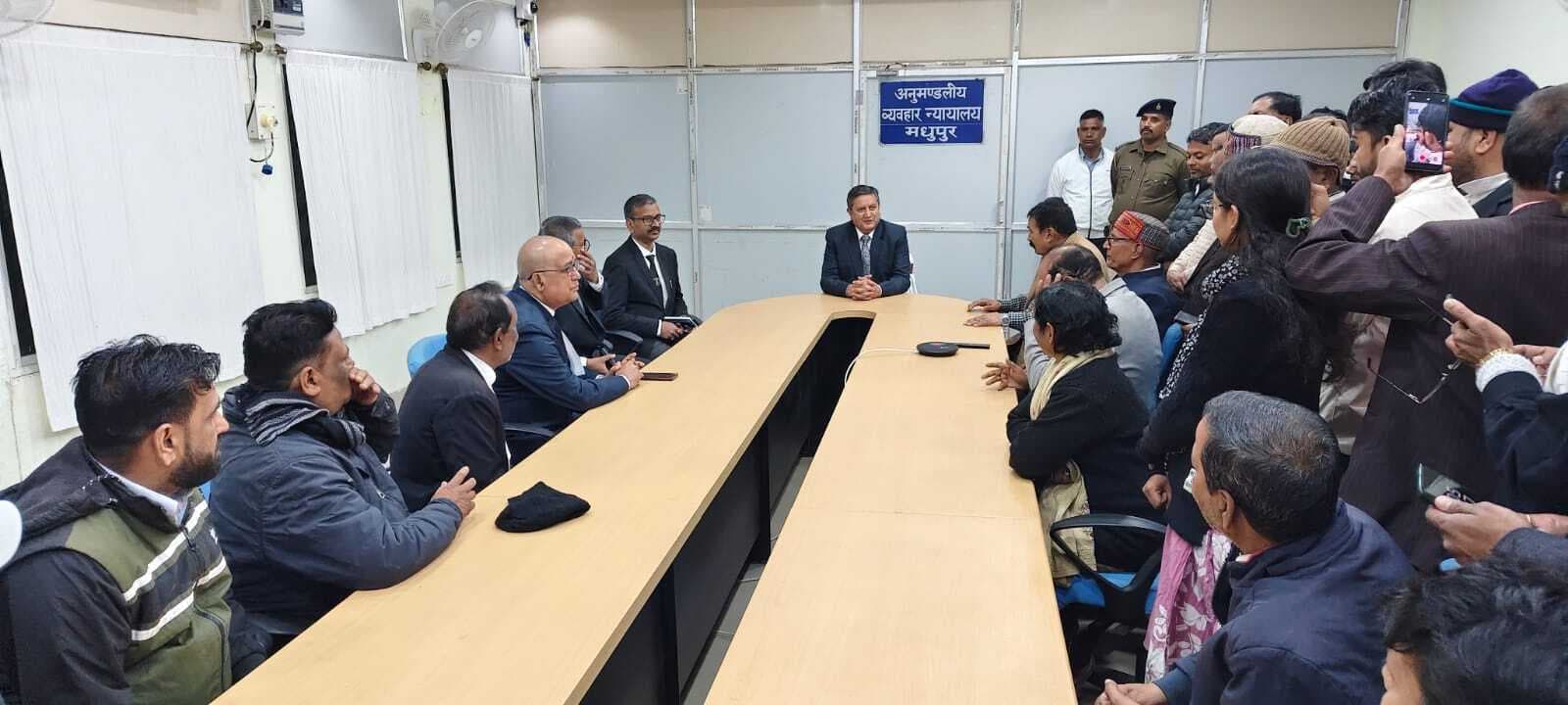 हाइकोर्ट के चीफ जस्टिस ने मधुपुर कोर्ट का लिया जायजा