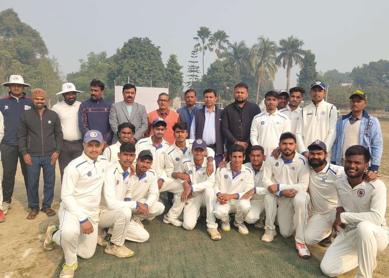 कोशी कॉलेज ने डीएसएम कॉलेज झाझा को 5 विकेट से हराया