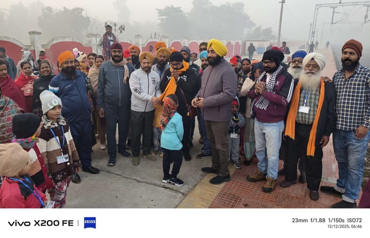 60 सिख तीर्थ यात्री का जत्था हजुर साहिब पंजाब के लिए इंटरसिटी से पटना रवाना