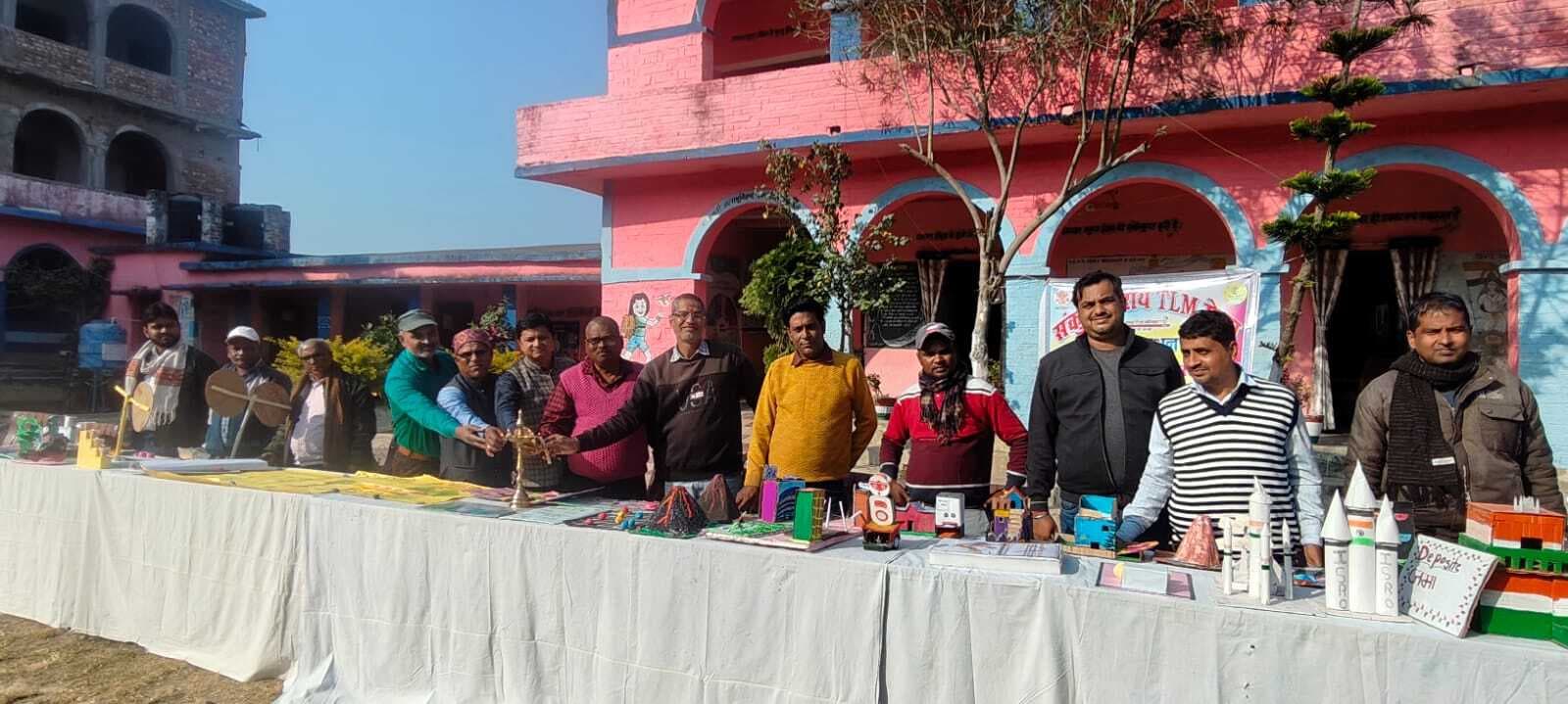 Madhubani News : संकुल स्तरीय टीएलएम मेला का हुआ आयोजन