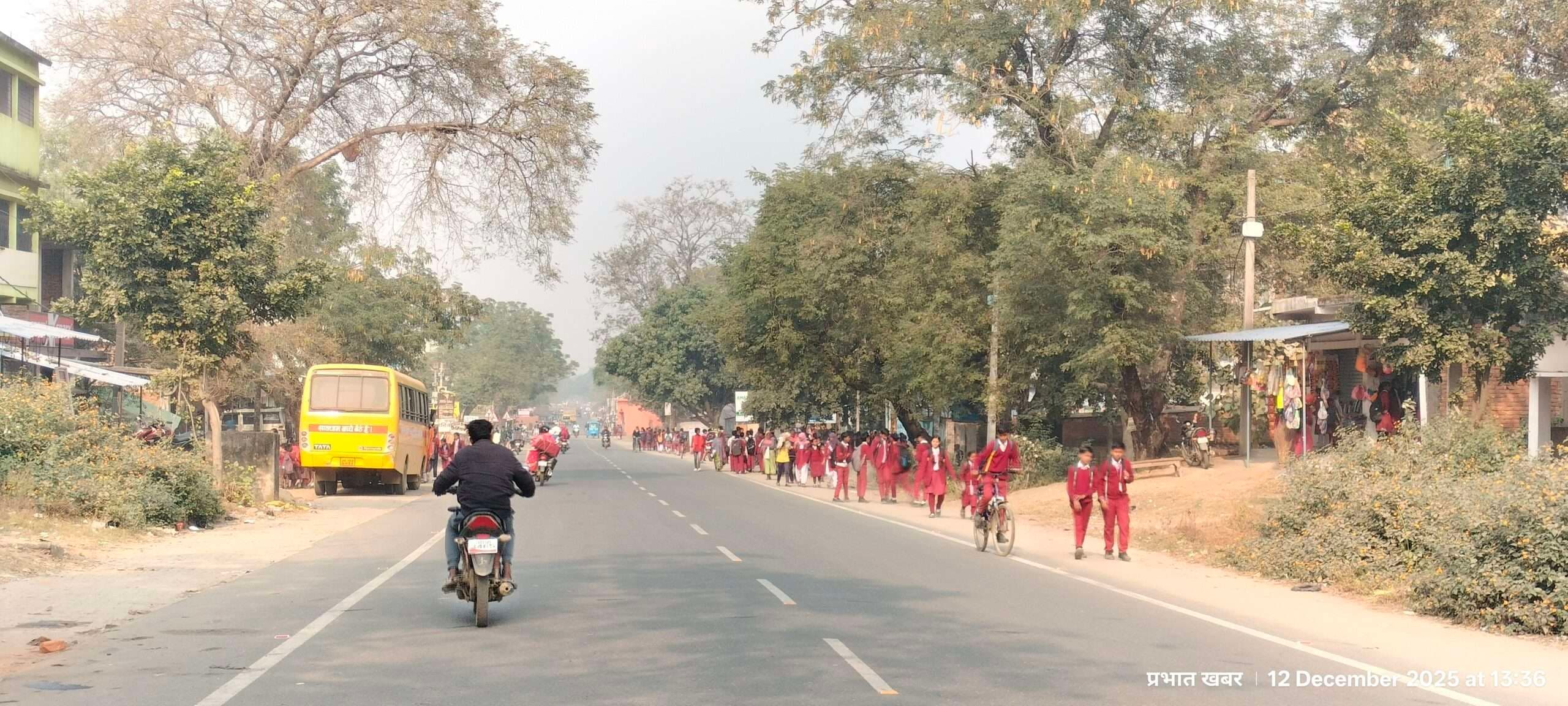 Giridih News :अभिभवकों ने ट्रैफिक व्यवस्था दुरुस्त करने की मांग की