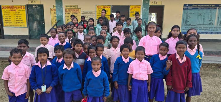 Chaibasa News : जामिद मवि में शिक्षक व संसाधनों की कमी से पढ़ाई प्रभावित