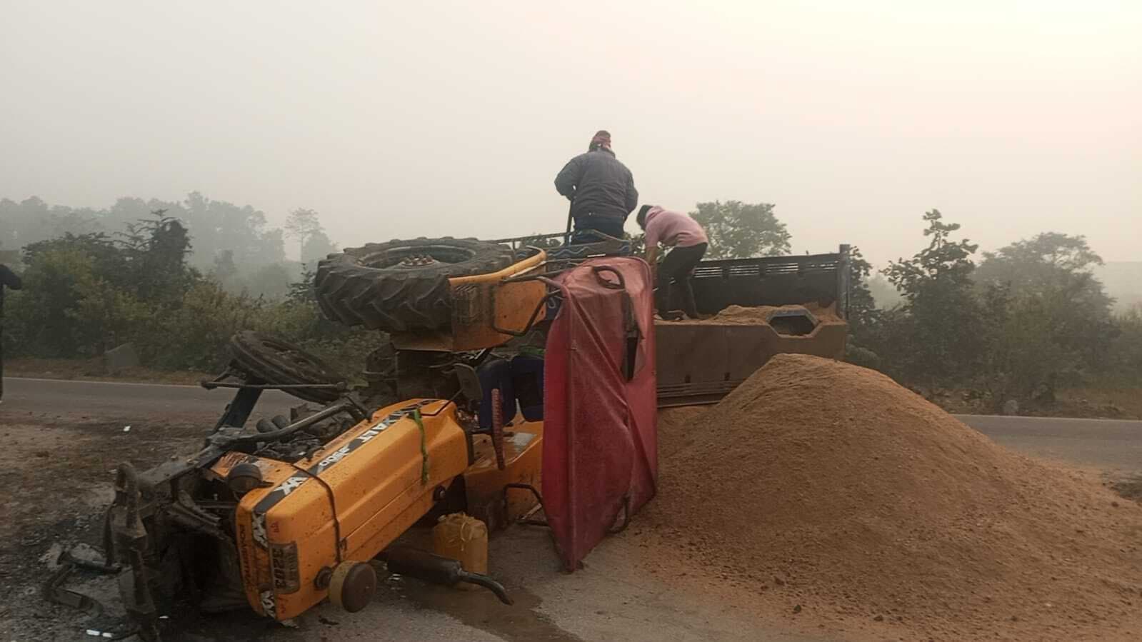 Bokaro News : ट्रैक्टर और एसयूवी में टक्कर, चार लोग घायल