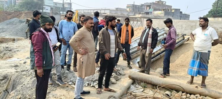 Giridih News :मुआवजे की मांग को लेकर ग्रामीणों ने काम बंद करवाया