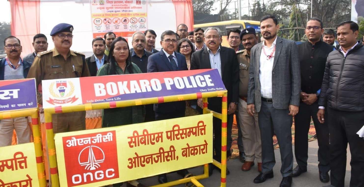 Bokaro News : देर ही सही, सड़क पर सावधानी के साथ चलें : डीसी