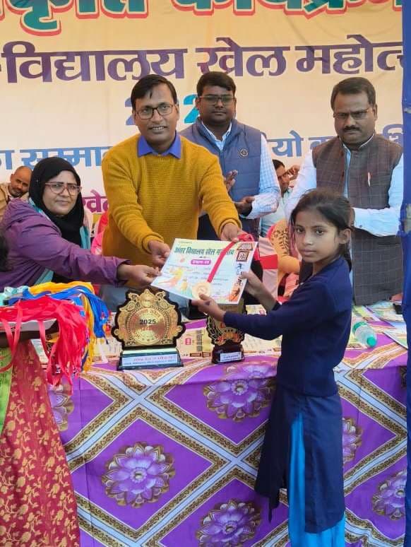 कबड्ड़ी बालक व बालिका वर्ग में मध्य विद्यालय सिमरिया बना चैंम्पियन