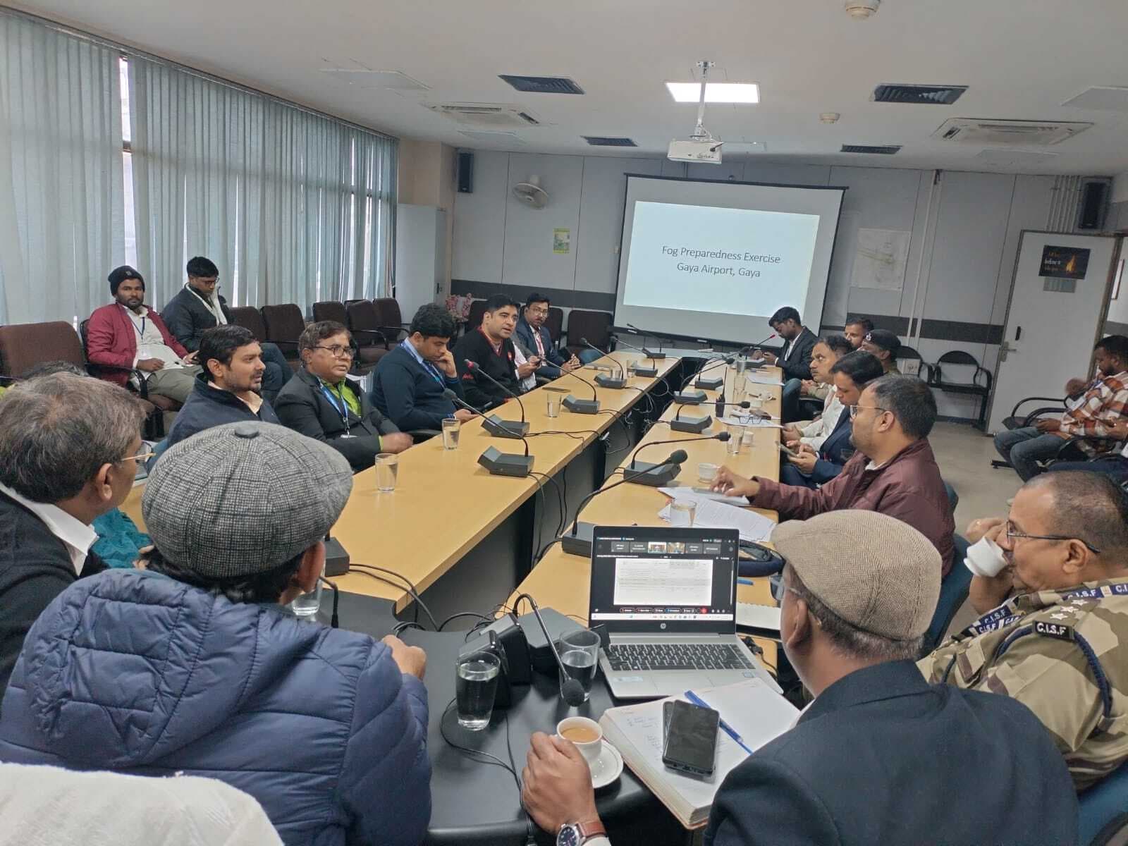 कोहरे में विमानों के परिचालन को लेकर तैयारी पर हुई चर्चा