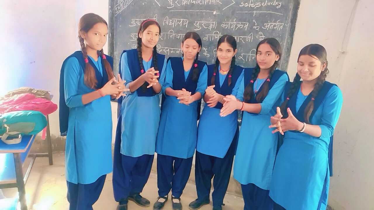 स्कूली बच्चों को व्यक्तिगत स्वच्छता की दी गयी जानकारी
