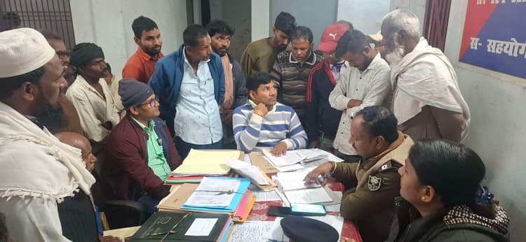 जनता दरबार में निपटाए गए जमीन विवाद के दो मामले