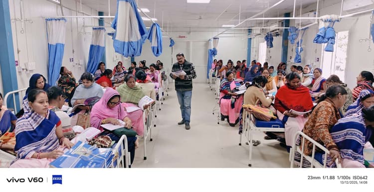 आशा व आशा-फैसिलिटेटर की हुई मासिक बैठक, टीकाकरण, संस्थागत प्रसव व परिवार नियोजन की गयी समीक्षा