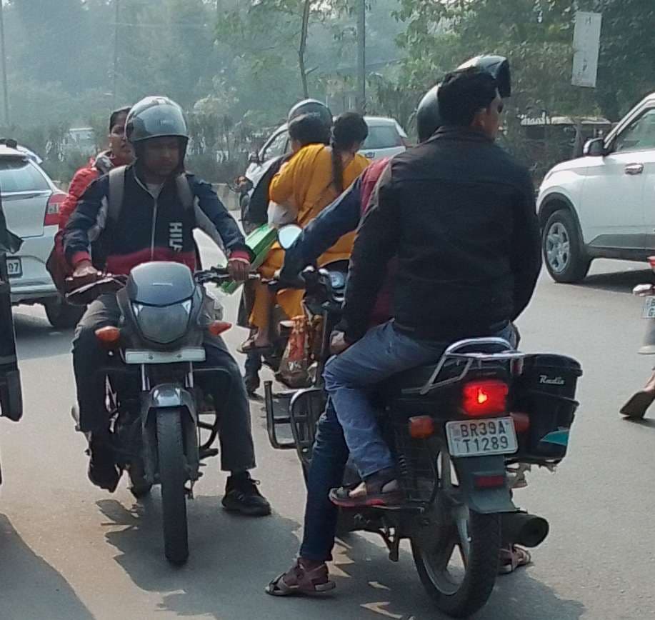 सर्द हवाओं से पूर्णिया की फिजां में पसरी कनकनी, ठिठुरे लोग