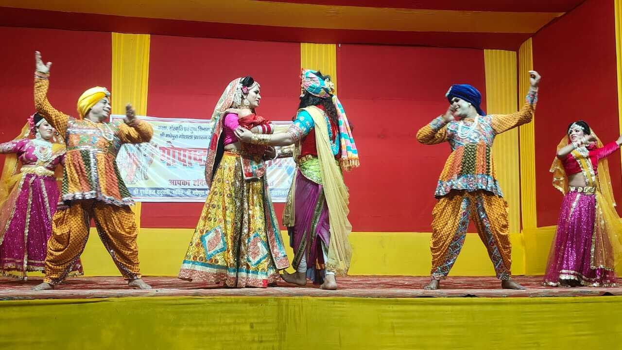 गोपाष्टमी महोत्सव में कृष्ण जन्म व पूतना वध का हुआ मंचन