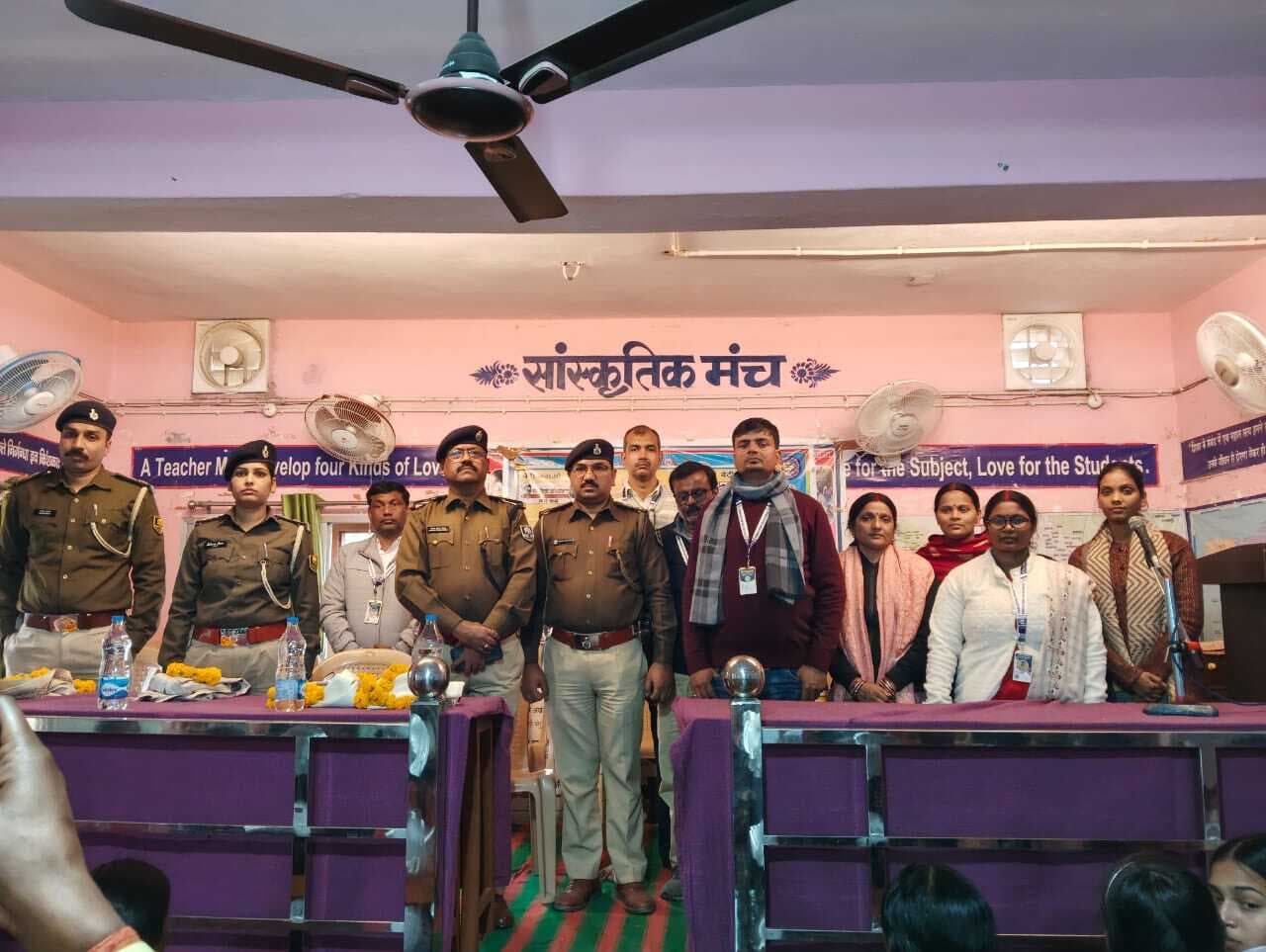 Samastipur News:बालिका उच्च विद्यालय में पुलिस विभाग का जागरूकता कार्यक्रम आयोजित