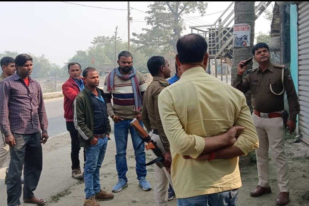 नौ घरों में छापेमारी, 326771 रुपये के राजस्व की क्षति