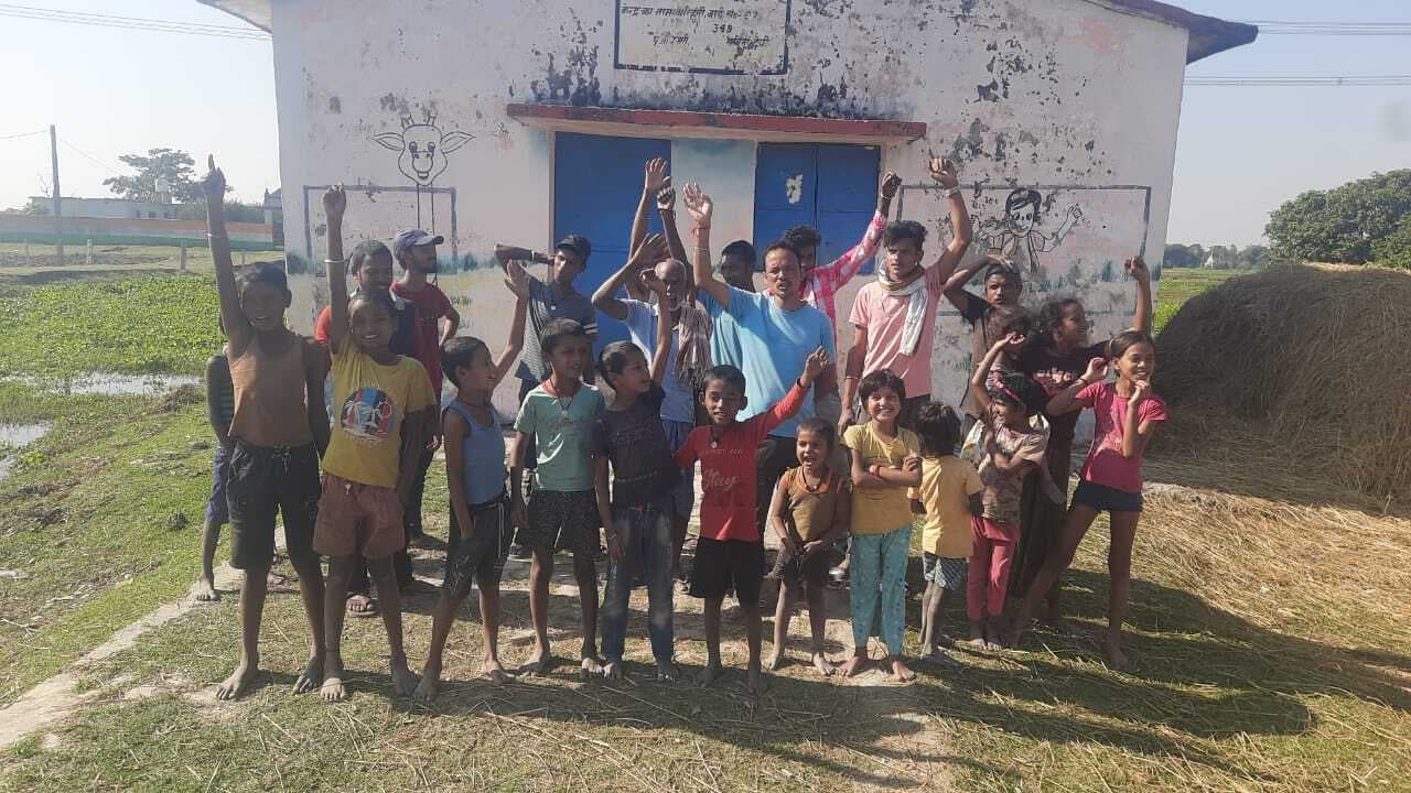 सेविका के खिलाफ ग्रामीणों ने किया प्रदर्शन