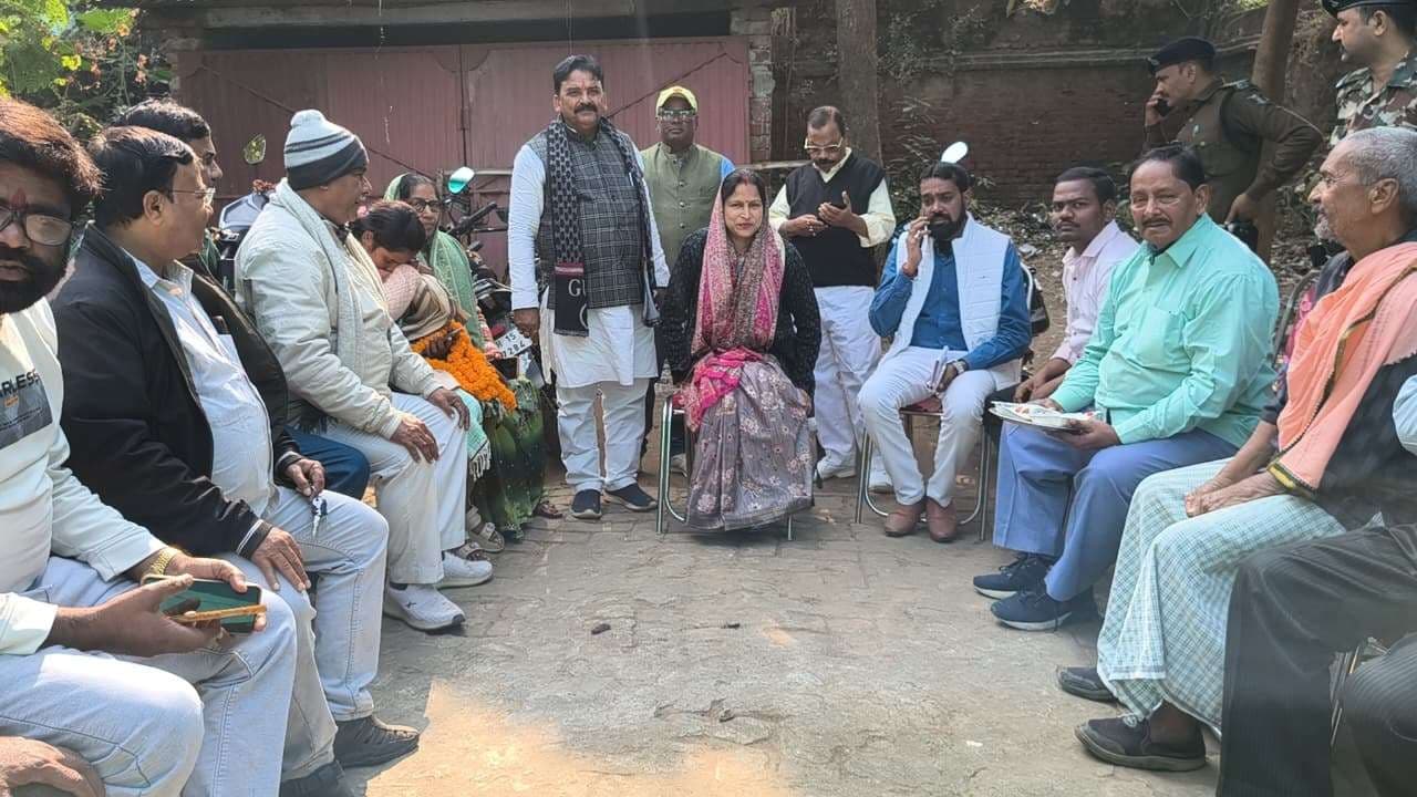 डिप्टी सीएम की पत्नी के जनसंवाद में संग्रामपुर के विकास का उठा मुद्दा