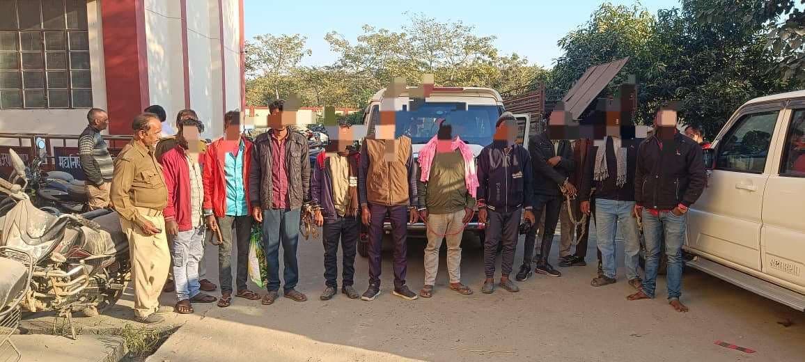 33 लीटर देसी शराब के साथ दो गिरफ्तार