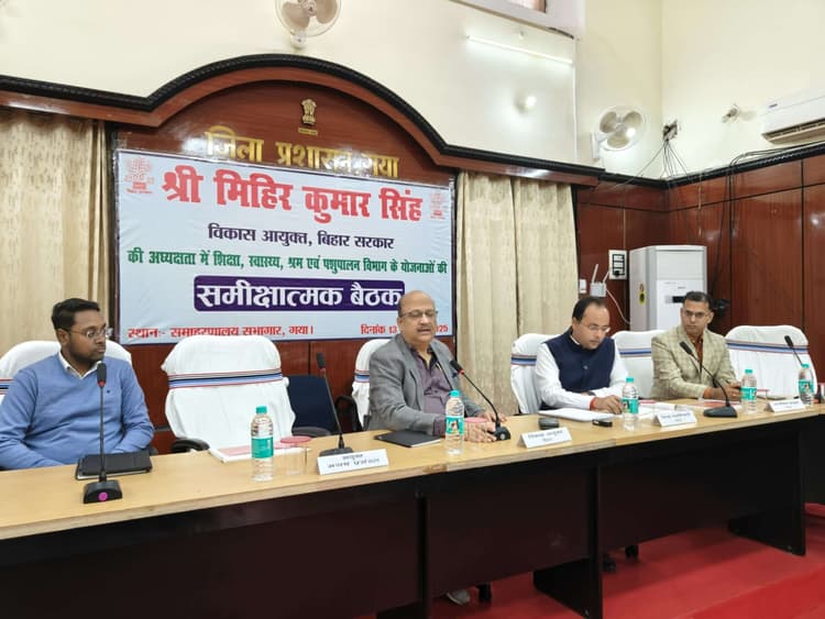 मगध मेडिकल अस्पताल में व्याप्त कमियों से रू-ब-रू हुए विकास आयुक्त