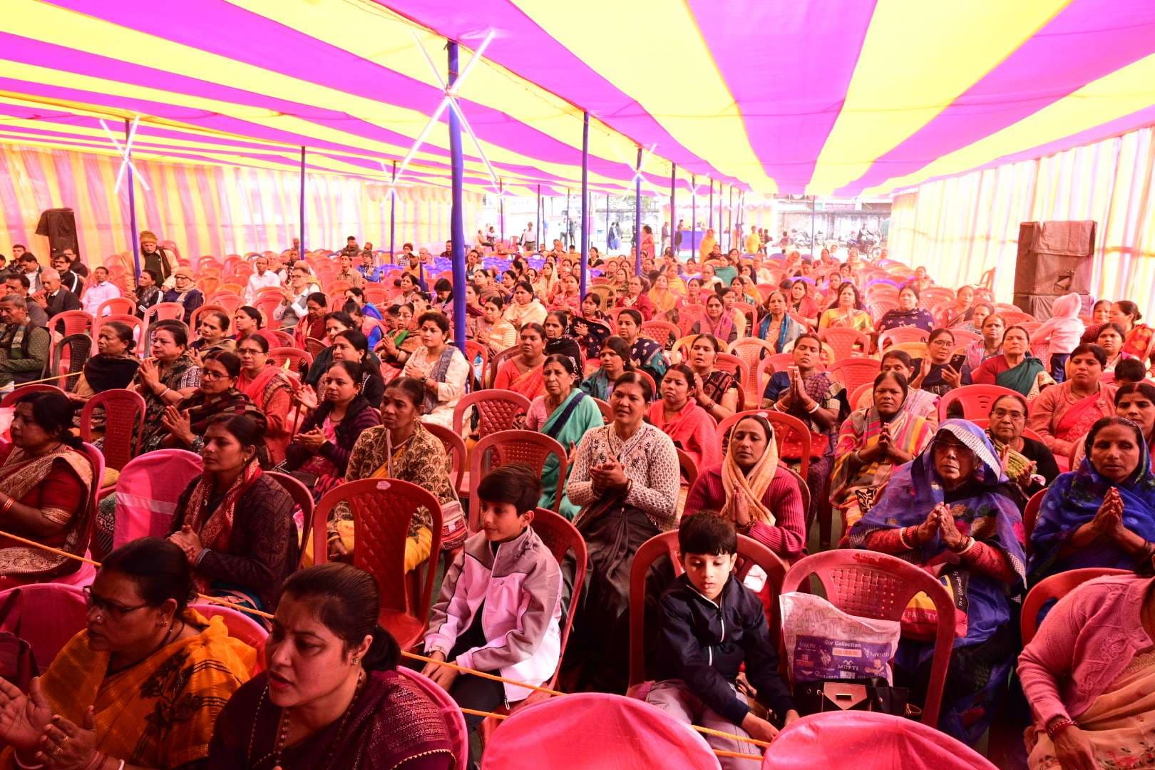 Deoghar News : ईश्वर तर्क का नहीं, प्रत्यक्ष दर्शन का विषय है : साध्वी अमृता