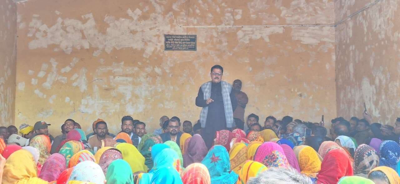 श्रम विभाग ने योजनाओं की जागरूकता के लिए लगाया शिविर