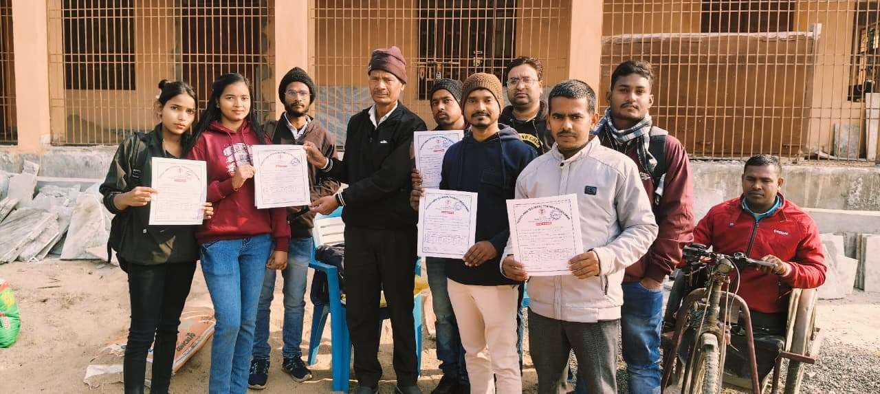 सर्वे अमीन प्रशिक्षण पूरा, 44 प्रशिक्षणार्थियों को मिला प्रमाण-पत्र