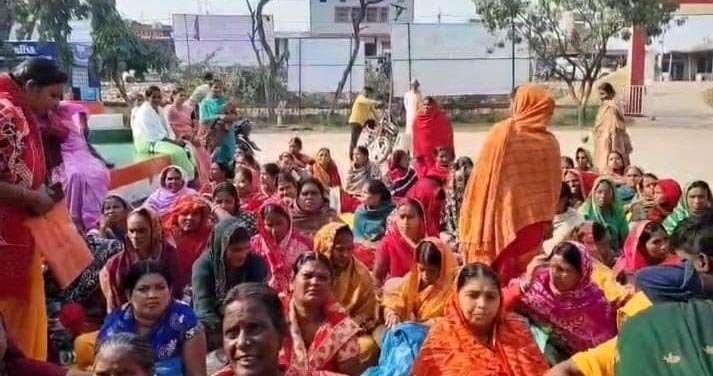 रसोइया ने पारिश्रमिक बढ़ाने तथा बकाया भुगतान की रखी मांग