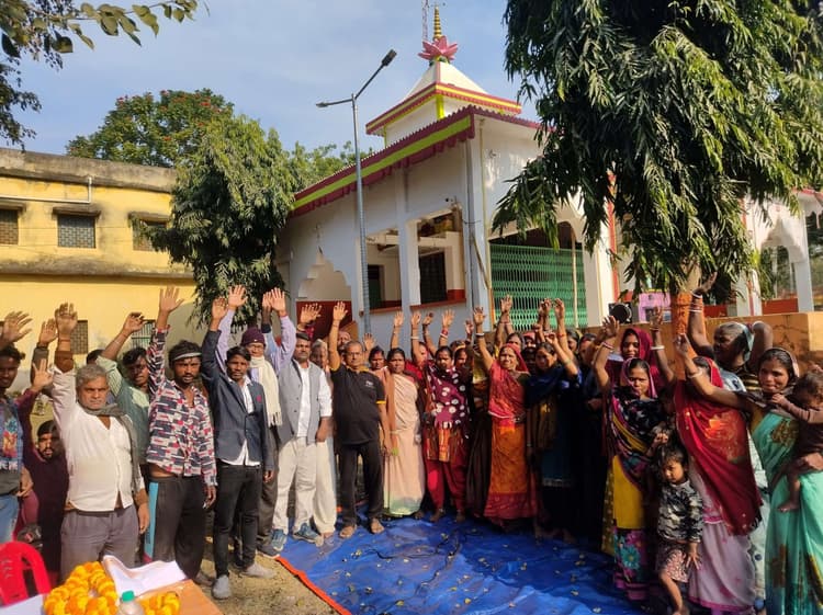 फुटपाथ दुकानदार संघ सदस्यों की हुई बैठक, सरकार से पुनर्वास की मांग