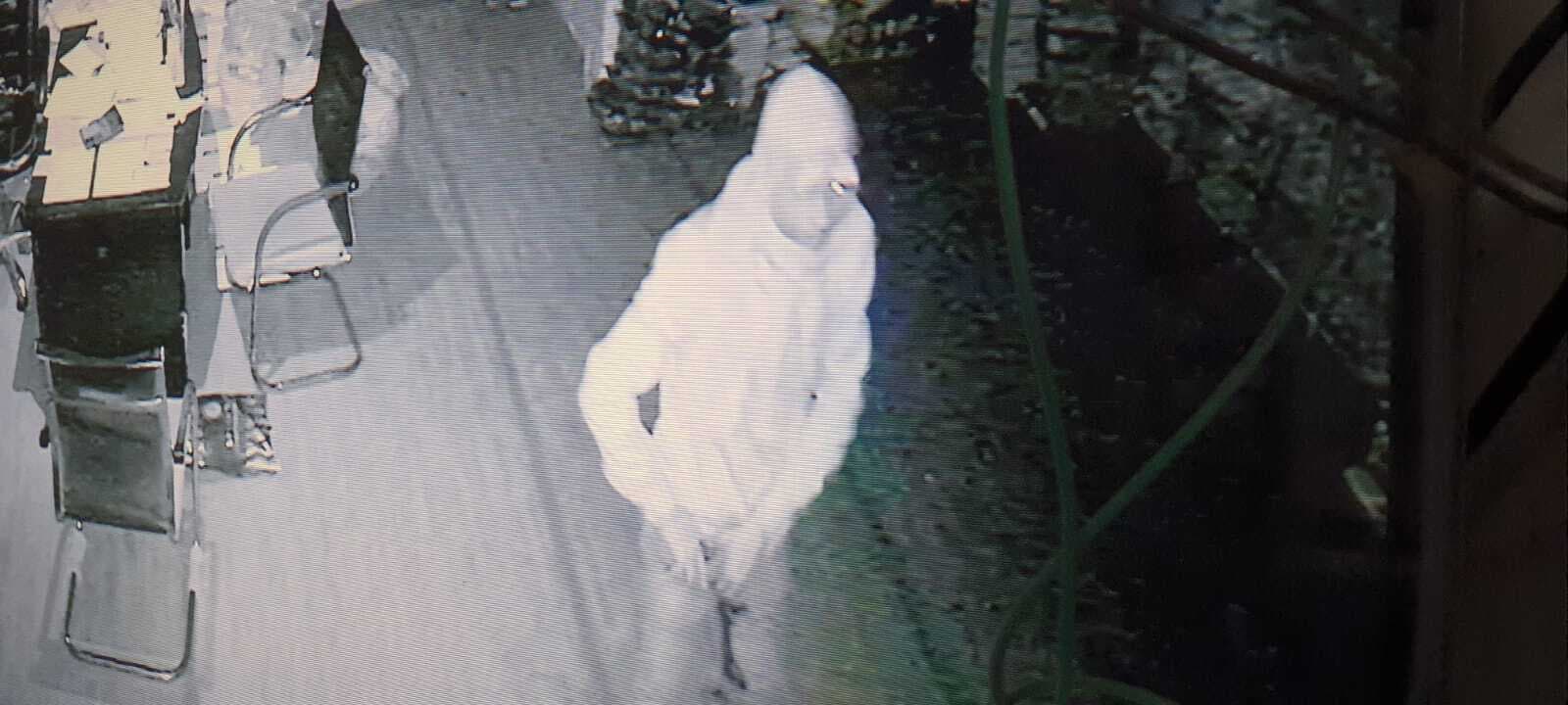 कपड़े की दुकान से 6 लाख रुपये नगद की चोरी