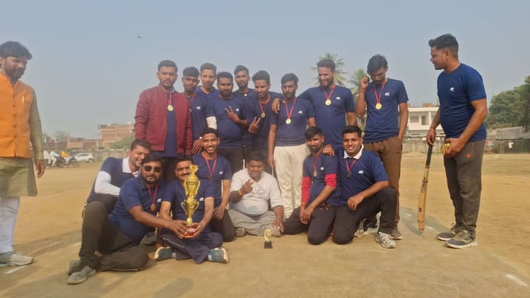 फैंसी क्रिकेट मैच में पत्रकारों ने पुलिस को हराया, 25 रन से ऐतिहासिक जीत