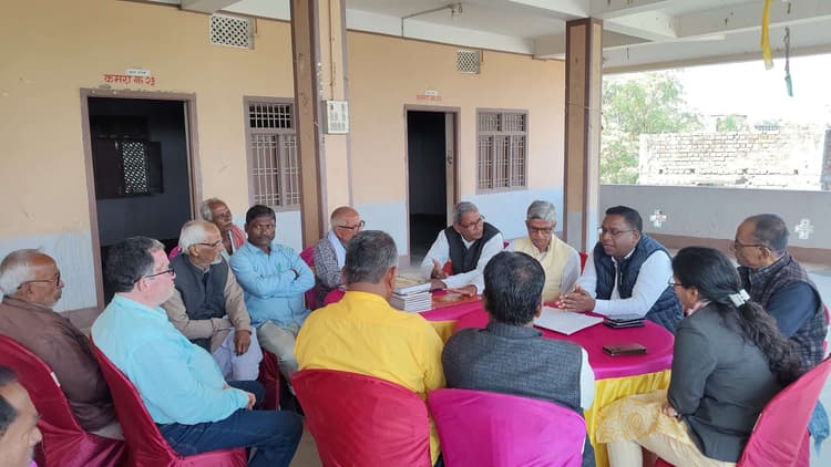 मंदिर समिति का खाता राष्ट्रीयकृत बैंक में खुलवाएं - एसडीएम