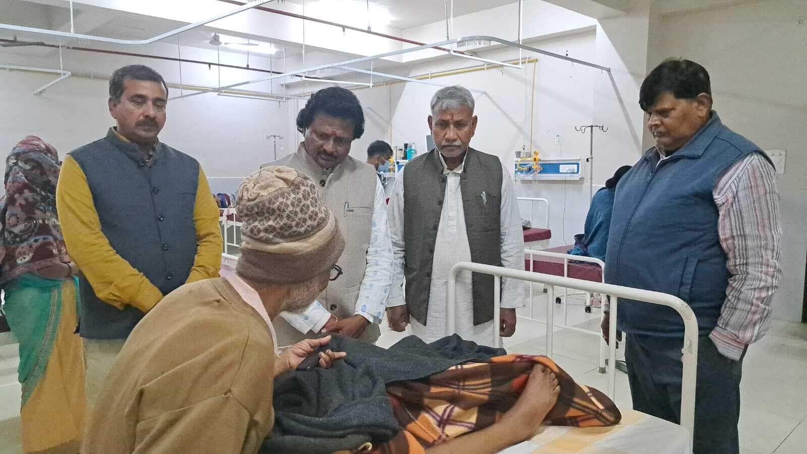 सदर अस्पताल पहुंचे विधायक, मरीजों से मिलकर सुनी उनकी समस्या